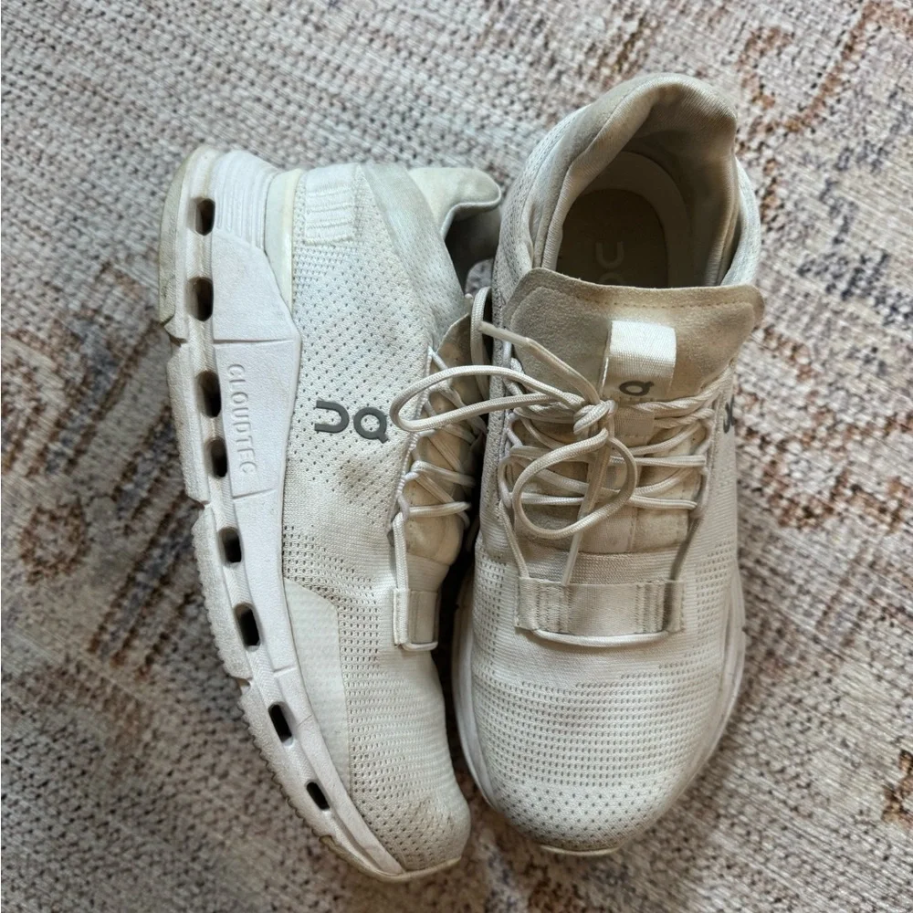 On Running Women's White Athletic Shoes - Picture 3 of 7